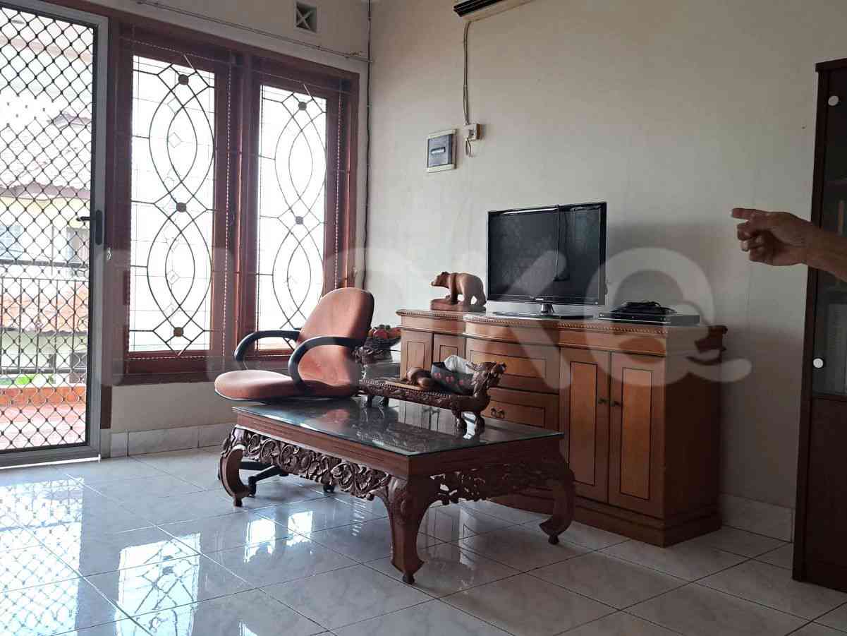 Dijual Rumah 4 BR, Luas 450 m2 di Cirendeu, Tangerang 2