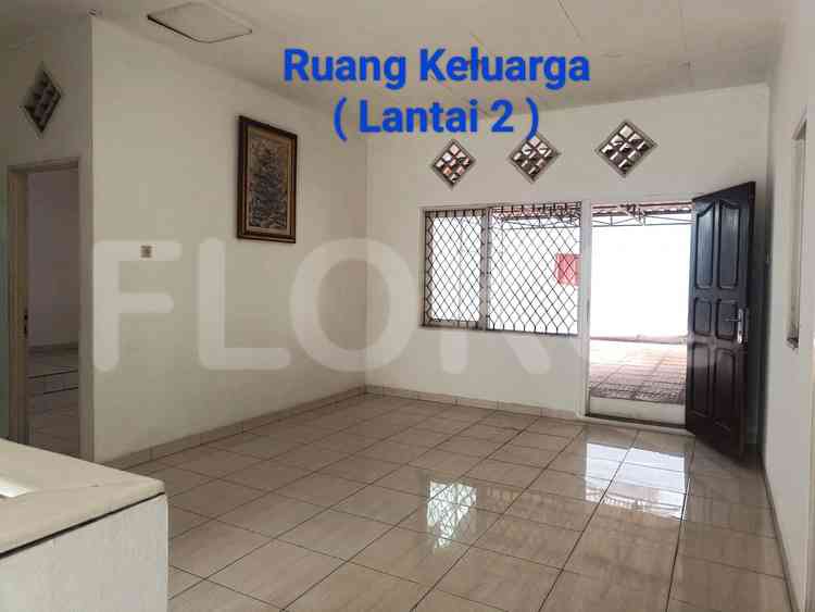 300 sqm, 5 BR house for rent in Kemang Pratama 2, Bekasi Selatan 8