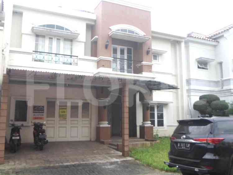 Disewakan Rumah 3 BR, Luas 305 m2 di Rafles Hills, Cibubur 1