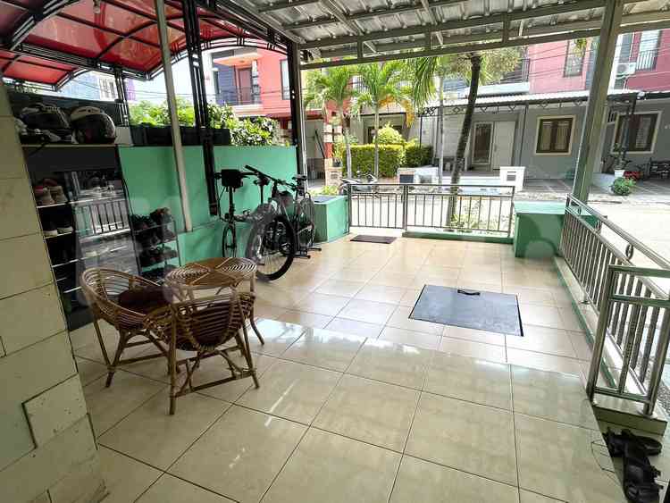 Disewakan Rumah 3 BR, Luas 90 m2 di Harapan Indah, Bekasi 2