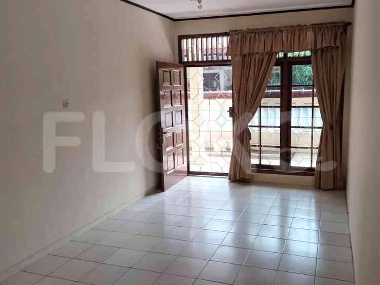 Disewakan Rumah 4 BR, Luas 200 m2 di Cinere, Cinere 3