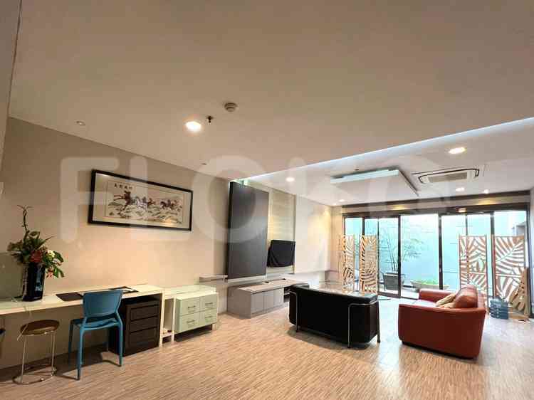 Disewakan Rumah 4 BR, Luas 240 m2 di Cosmo Park, Thamrin 2