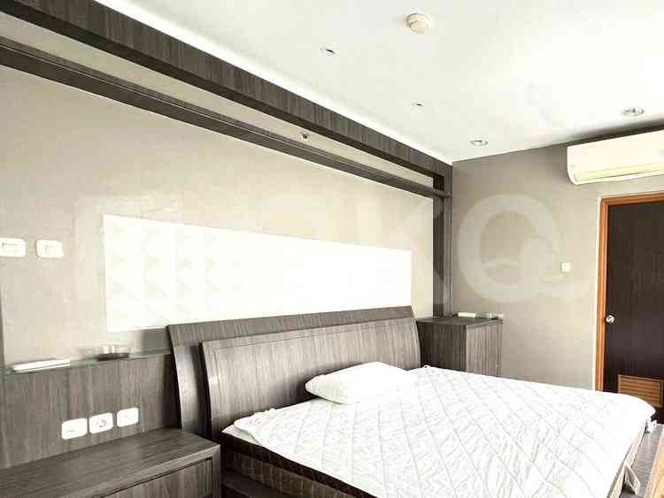 Disewakan Rumah 4 BR, Luas 240 m2 di Cosmo Park, Thamrin 6