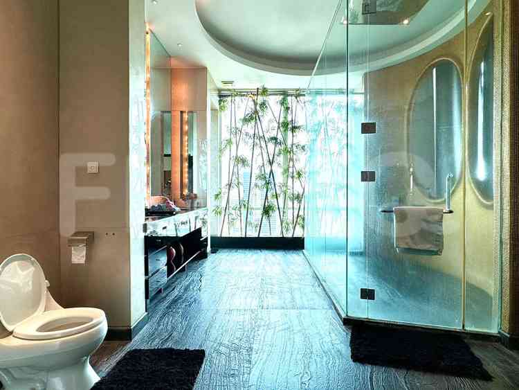 982 sqm, 1st floor, 5 BR apartment for sale in Gandaria 5