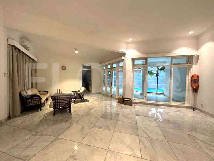 600 sqm, 5 BR house for rent in Jl. Banyumas, Menteng 2