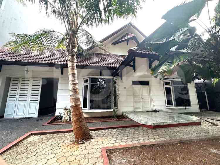 Disewakan Rumah 5 BR, Luas 600 m2 di Jl. Banyumas, Menteng 1