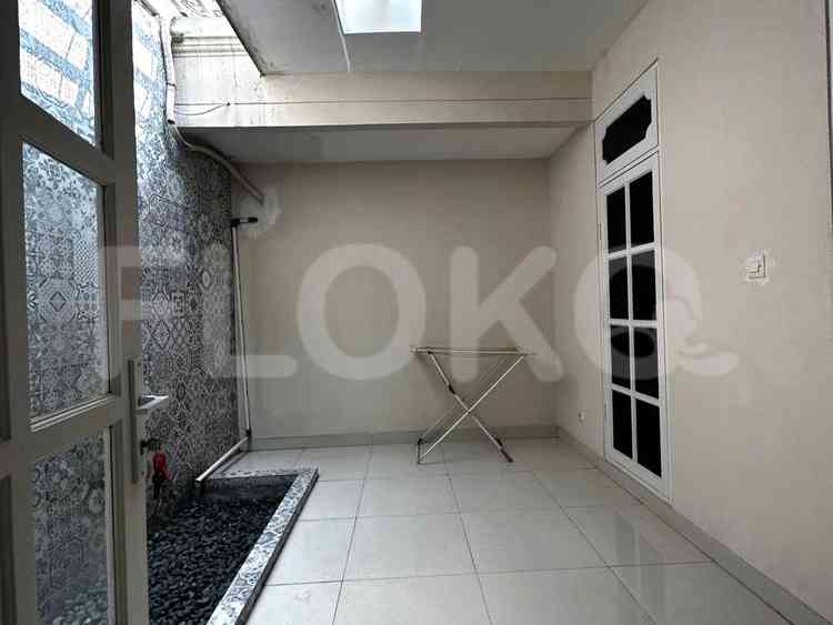 Disewakan Rumah 3 BR, Luas 300 m2 di Jl. Banyumas, Menteng 12