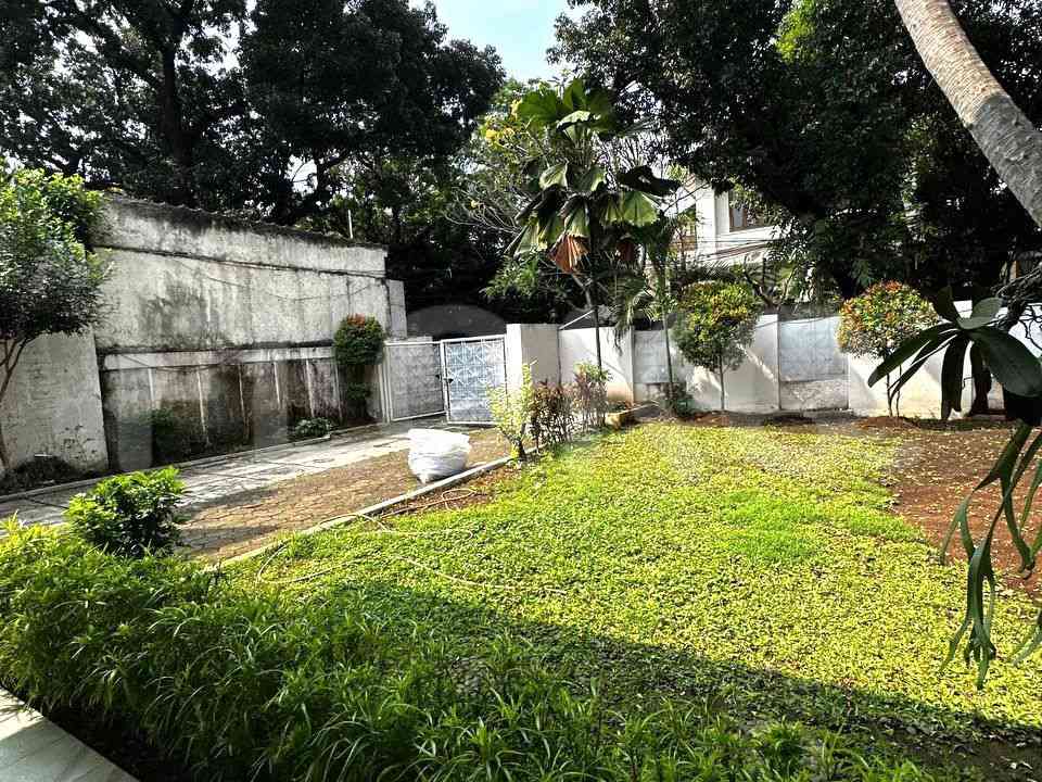 300 sqm, 3 BR house for rent in Jl. Banyumas, Menteng 14