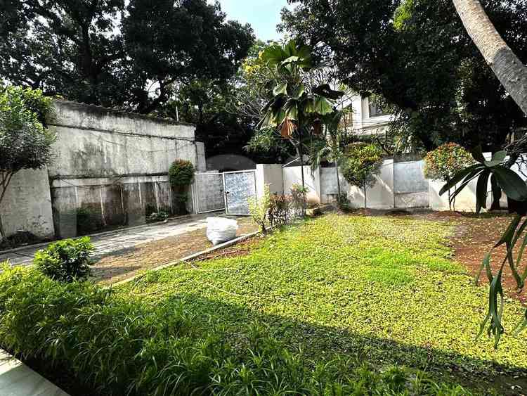 Disewakan Rumah 3 BR, Luas 300 m2 di Jl. Banyumas, Menteng 14