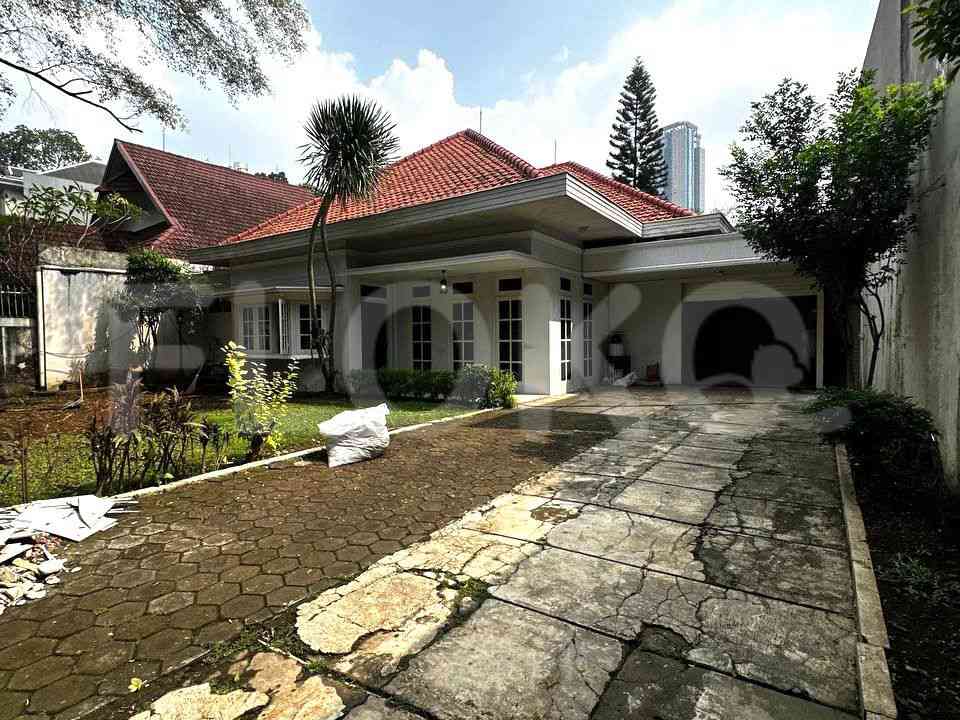 300 sqm, 3 BR house for rent in Jl. Banyumas, Menteng 1