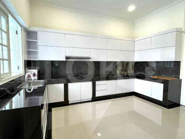 1400 sqm, 5 BR house for rent in Jl. Banyumas, Menteng 8