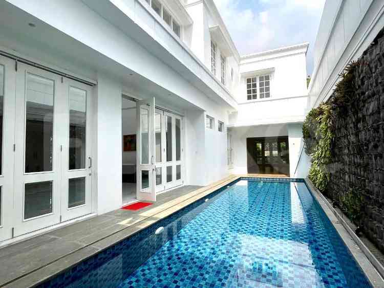 1400 sqm, 5 BR house for rent in Jl. Banyumas, Menteng 10