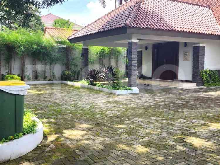 800 sqm, 4 BR house for rent in Jl. Diponegoro, Menteng 1