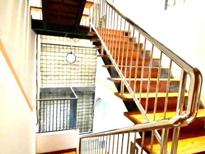 Disewakan Rumah 6 BR, Luas 410 m2 di Jelambar , Grogol 9