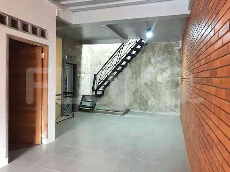 Disewakan Rumah 3 BR, Luas 204 m2 di Tanjung Duren, Grogol 5