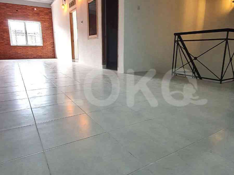 Disewakan Rumah 3 BR, Luas 204 m2 di Tanjung Duren, Grogol 8