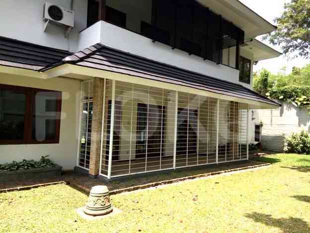 Disewakan Rumah 4 BR, Luas 400 m2 di Simprug Garden, Simprug 2