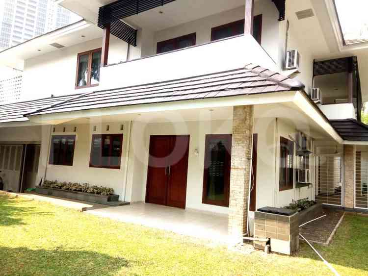 Disewakan Rumah 4 BR, Luas 400 m2 di Simprug Garden, Simprug 1