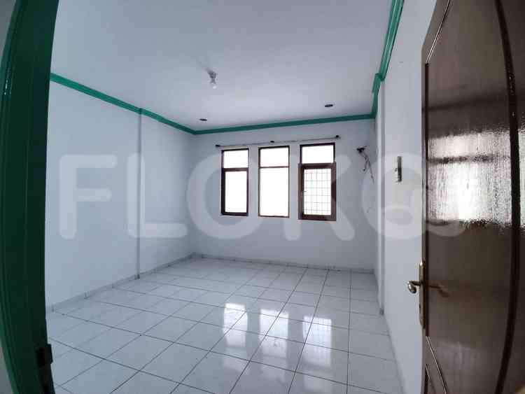 Disewakan Rumah 3 BR, Luas 238 m2 di Jelambar, Grogol 9