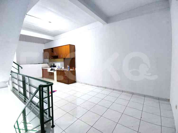 Disewakan Rumah 3 BR, Luas 238 m2 di Jelambar, Grogol 3