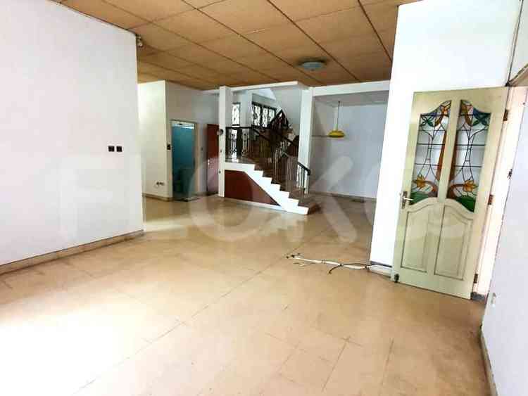 Disewakan Rumah 3 BR, Luas 210 m2 di Kedoya, Kedoya 4