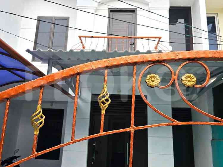 Disewakan Rumah 4 BR, Luas 180 m2 di Taman Palem, Cengkareng 2