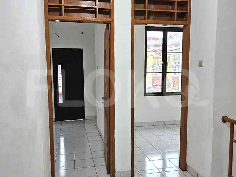 Disewakan Rumah 4 BR, Luas 180 m2 di Taman Palem, Cengkareng 8