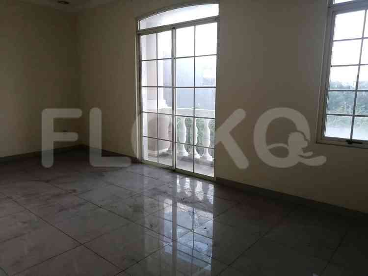 Disewakan Rumah 3 BR, Luas 241 m2 di Cluster West Europe, Cengkareng 3