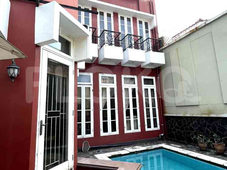 Disewakan Rumah 4 BR, Luas 540 m2 di Kebon Jeruk, Kebon Jeruk 3