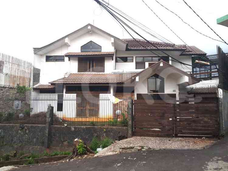 Disewakan Rumah 4 BR, Luas 300 m2 di Jl. Tosiga, Kebon Jeruk 1