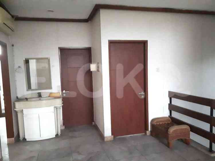 300 sqm, 4 BR house for rent in Jl. Tosiga, Kebon Jeruk 5