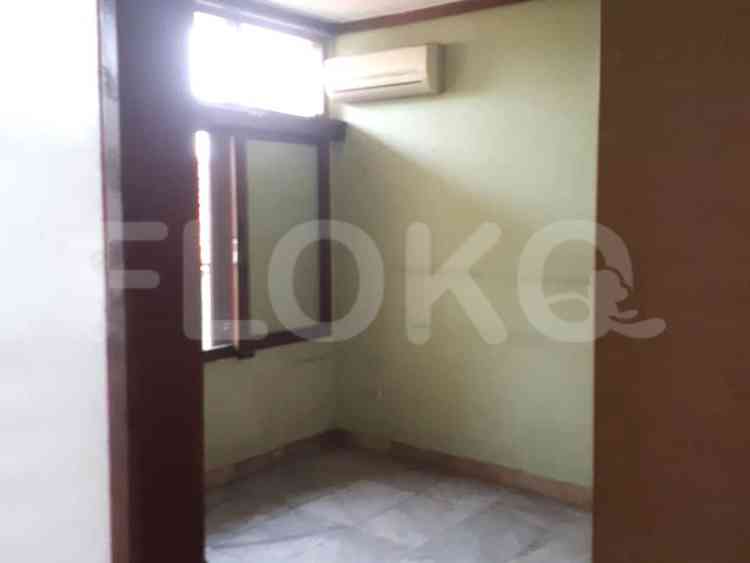 300 sqm, 4 BR house for rent in Jl. Tosiga, Kebon Jeruk 15