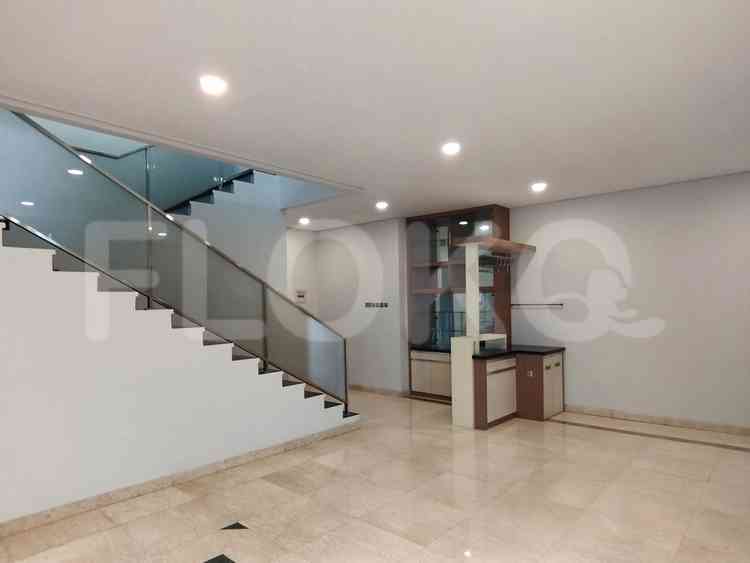 340 sqm, 5 BR house for rent in Permata Buana, Kebon Jeruk 4