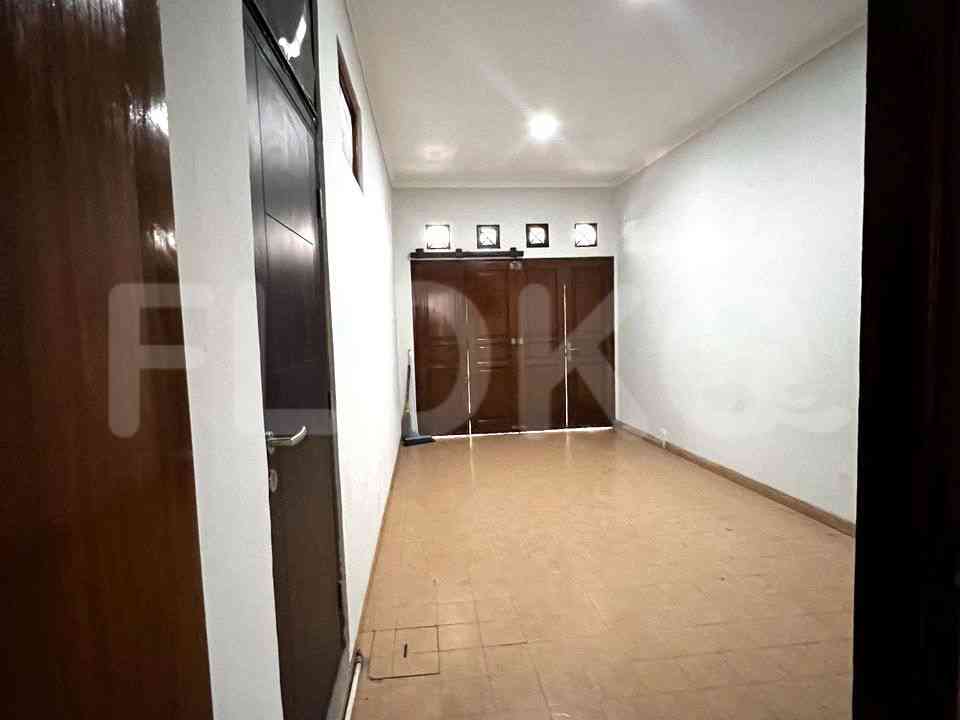 Disewakan Rumah 3 BR, Luas 283 m2 di Kemanggisan, Kemanggisan 4