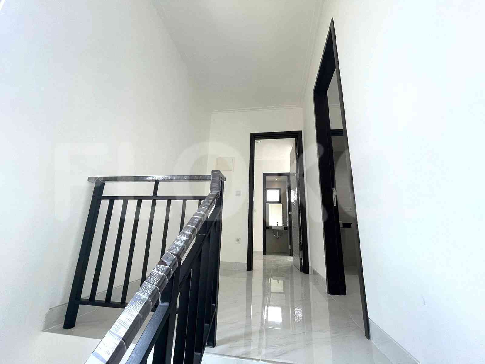 Disewakan Rumah 3 BR, Luas 150 m2 di Golf Island, Kamal Muara 1