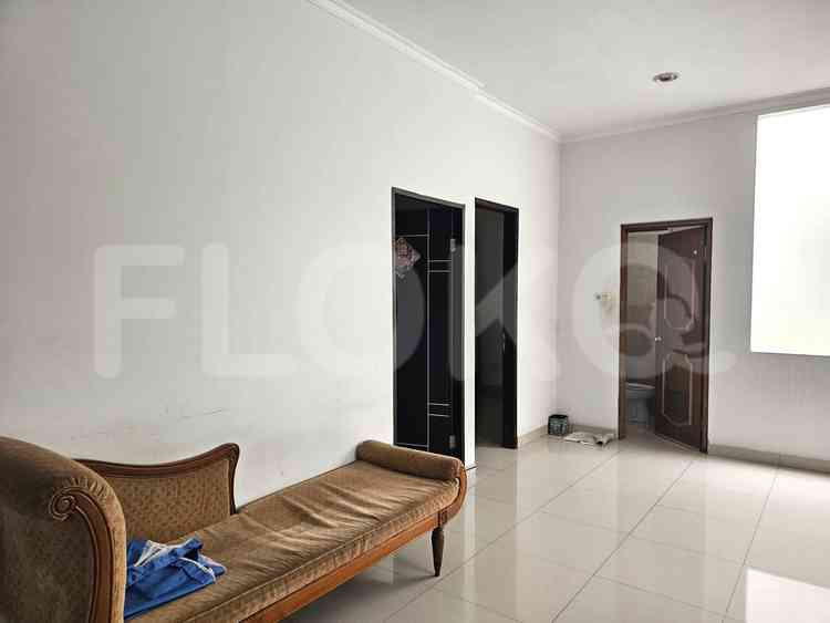 Disewakan Rumah 5 BR, Luas 250 m2 di Jelambar, Grogol 4