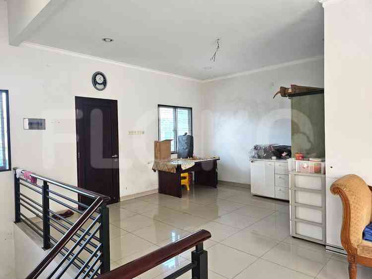 Disewakan Rumah 5 BR, Luas 250 m2 di Jelambar, Grogol 6