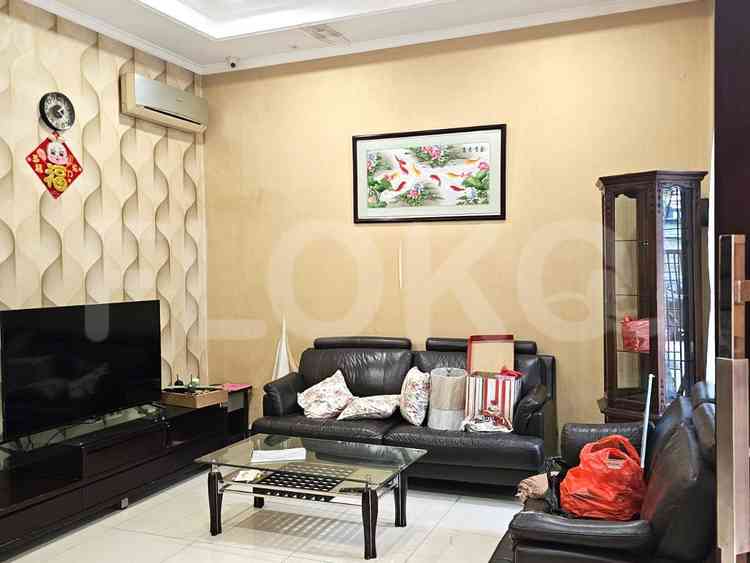 250 sqm, 5 BR house for rent in Jelambar, Grogol 8