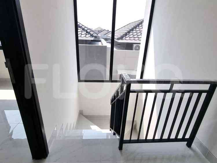 Disewakan Rumah 3 BR, Luas 165 m2 di Golf Island, Kamal Muara 3