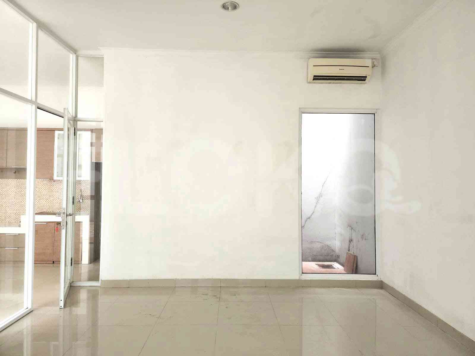 Disewakan Rumah 3 BR, Luas 154 m2 di Alicante Paramount , Gading Serpong 4