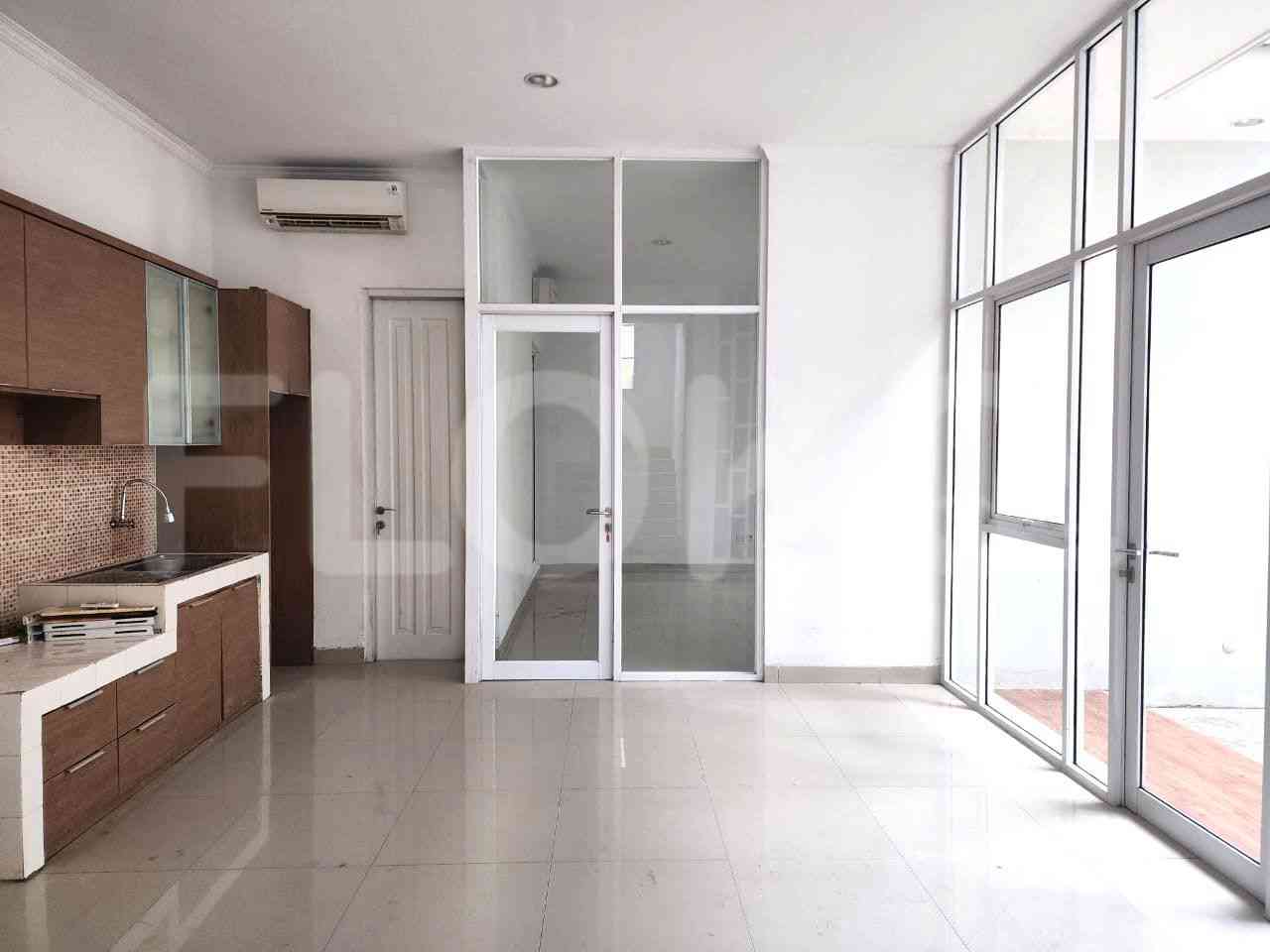 Disewakan Rumah 3 BR, Luas 154 m2 di Alicante Paramount , Gading Serpong 18