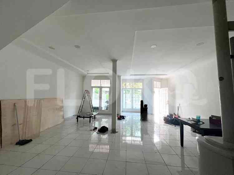 Disewakan Rumah 3 BR, Luas 160 m2 di Griya Inti Sentosa, Sunter 2