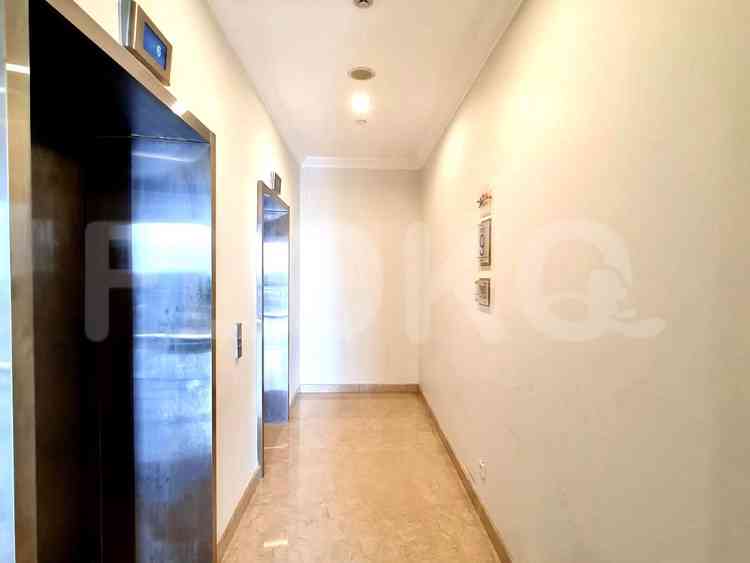 159 sqm, 9th floor, 3 BR apartment for sale in Kebayoran Lama 4