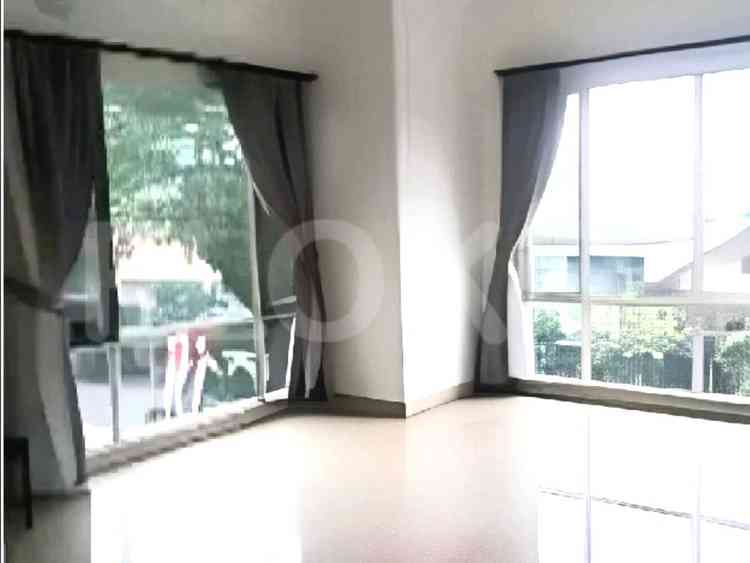 252 sqm, 5th floor, 4 BR apartment for sale in Kebayoran Lama 2