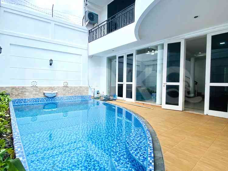 Disewakan Rumah 4 BR, Luas 420 m2 di Jalan Kemang Raya, Kemang 6