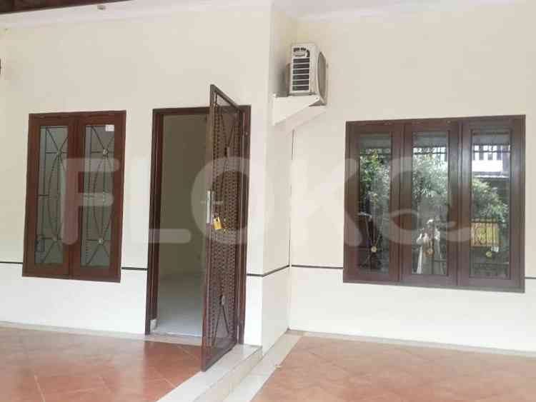 Disewakan Rumah 3 BR, Luas 60 m2 di Raffles hills cibubur, Cibubur 3