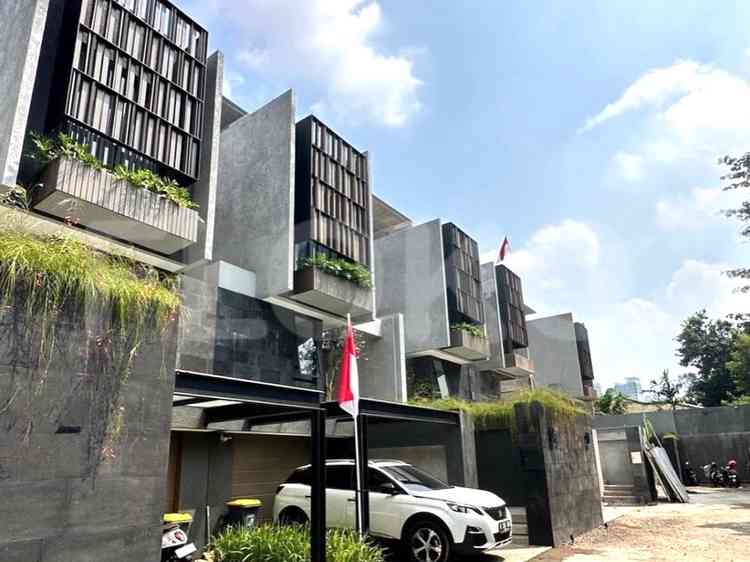 Dijual Rumah 3 BR, Luas 250 m2 di Permata Hijau, Simprug 1