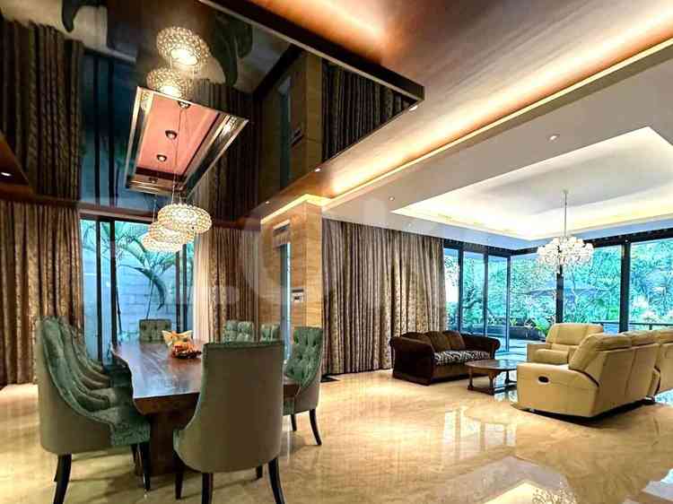 Dijual Rumah 5 BR, Luas 1200 m2 di Simprug, Simprug 2