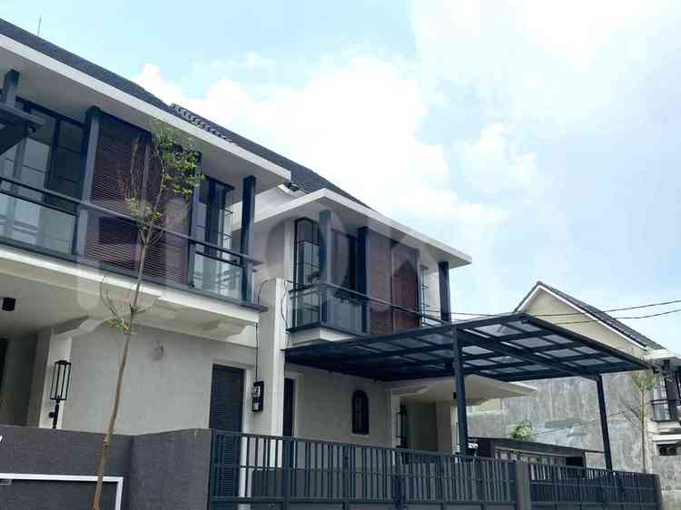 Dijual Rumah 3 BR, Luas 185 m2 di Wijaya, Wijaya 2