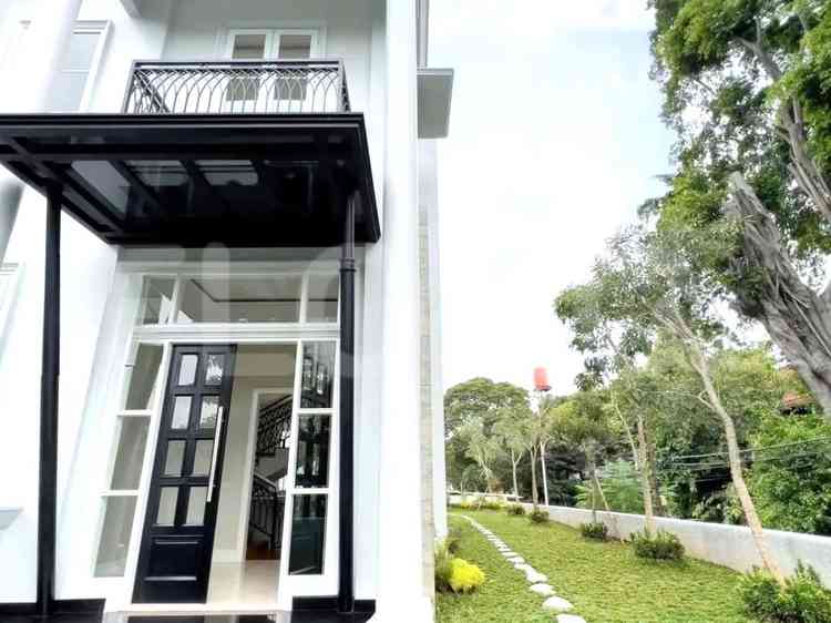 Dijual Rumah 4 BR, Luas 900 m2 di Wijaya, Wijaya 2